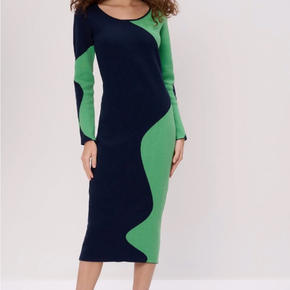 Chic Two-Tone Long Sleeve Midi Dress